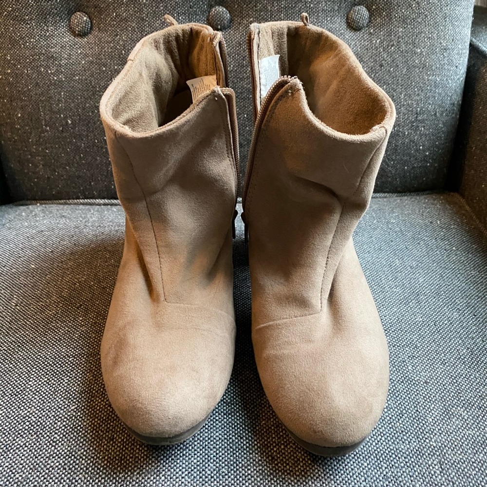 Old Navy faux suede booties
